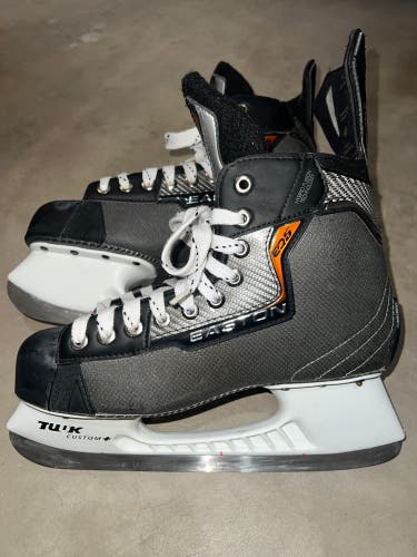 Easton Synergy EQ5 Custom Hockey Skates Regular Width 9 (Used)