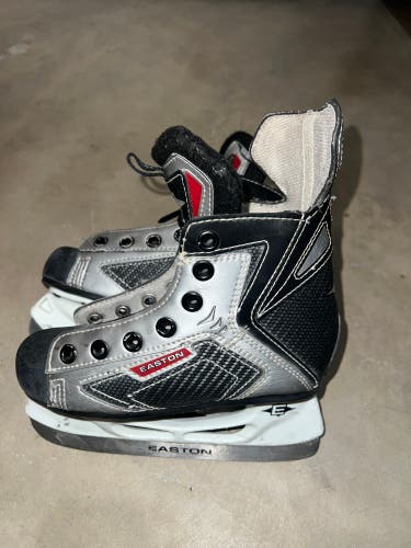 Easton SE2 Hockey Skates Regular Width 13 (Used)