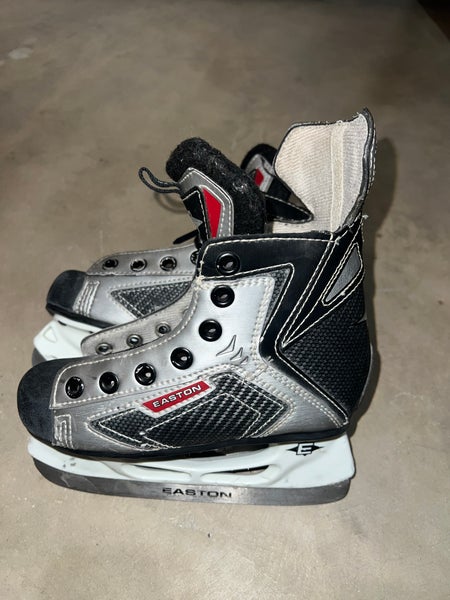 Easton SE2 Hockey Skates Regular Width 13 (Used)