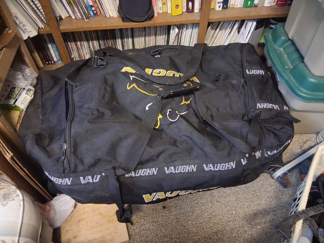 Vaugn rolling Goalie Bag