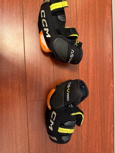 Junior Medium CCM Tacks AS-V Pro Elbow Pads (Used)