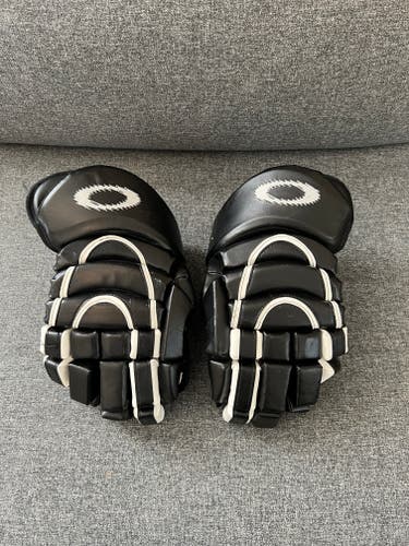 Oakley Mace Gloves 14" (Used)