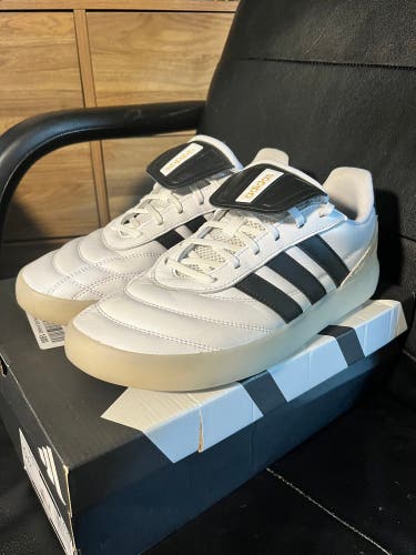 White Unisex Size M 10.5 (W 11.5) Adult Adidas Barredi Mundial Shoes (Used)