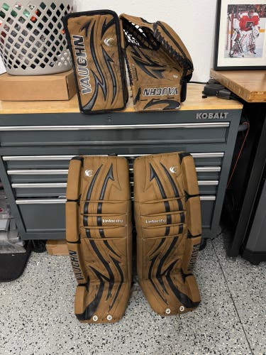 34" Vaughn Velocity V4 Regular Goalie Full Set (Used)