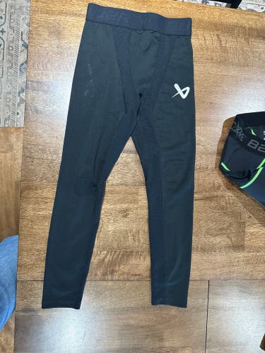 Black Medium Kids Unisex Bauer Compression (Used)