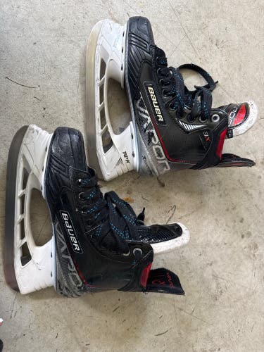 Bauer Vapor X Hockey Skates Size 4.5 (Used)