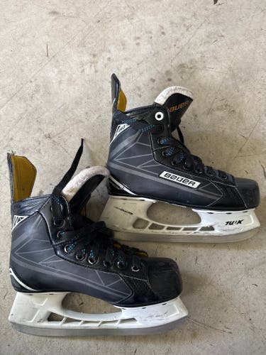 Bauer Supreme Hockey Skates Regular Width Size 4 (Used)