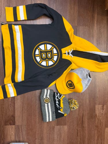 Boston Bruins Swag lot Pastrnak 88 - hats, Kids Unisex Medium Sweatshirt (Used)