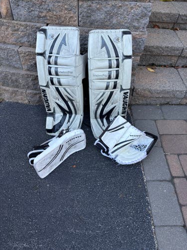 28" Vaughn Velocity V4 Regular Goalie Full Set (Used)