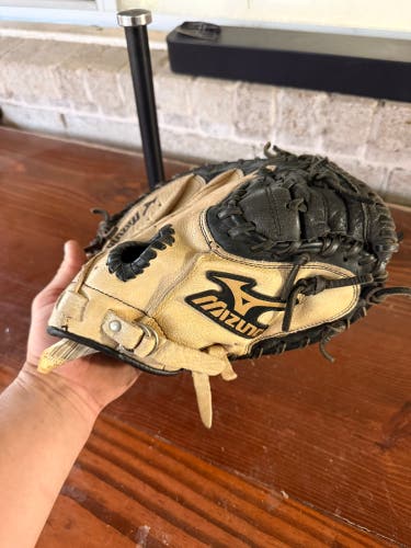 Mizuno RH Catcher's Glove 32.5" (Used)