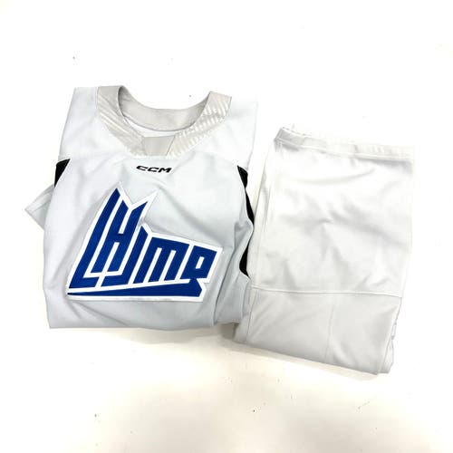 Used White CCM Practice Jersey + White Practice Socks Size 56
