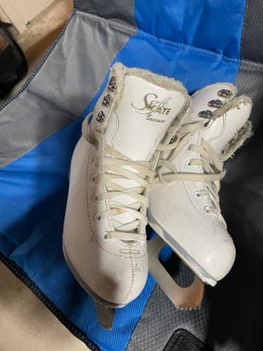 Figure Skates B Junior 13 (Used)