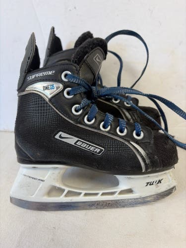 Black Bauer Supreme One05 Hockey Skates Regular Width 11 (Used)