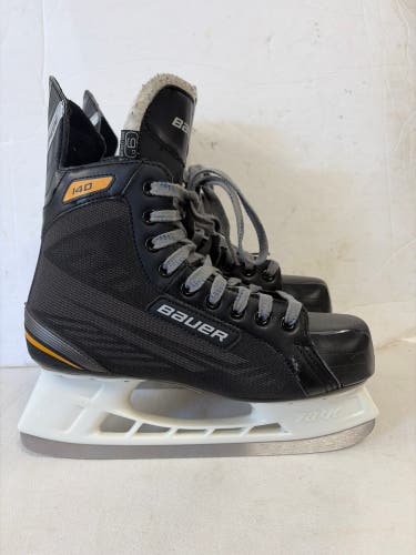 Black Bauer Supreme 140 Hockey Skates Regular Width 9 (Used)