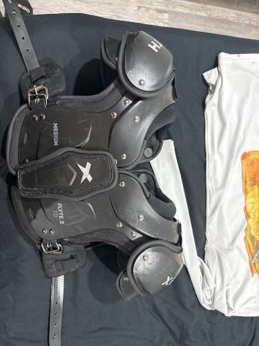 Medium Youth Xenith Flyte Shoulder Pads (Used)