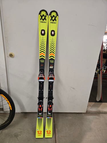 Unisex Volkl 157 cm Racing Racetiger SL Skis With Bindings Max Din 18 (Used)