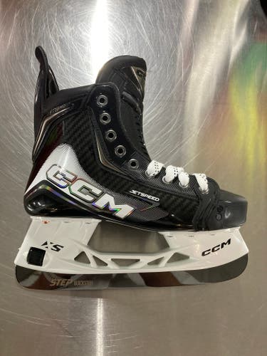 Custom Black/White CCM JetSpeed FT8 Pro Hockey Skates Regular Width Size 5.5 (New)