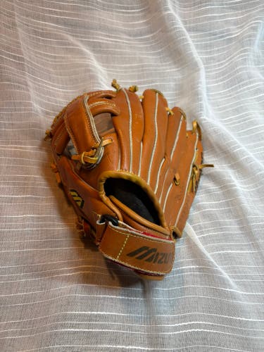 Mizuno Max Flex Professional Model Mz1151 l LH Infield Steerhide Baseball Glove 11.5" (Used)
