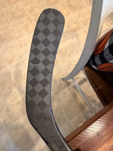 Junior CCM Ribcor Trigger 9 Right Handed Hockey Stick P28 40 Flex (Used)
