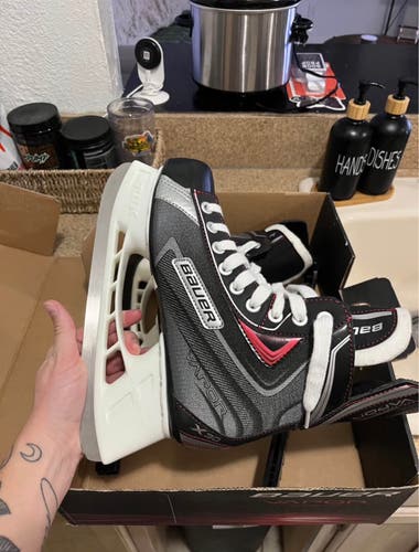 2013 Bauer Vapor X30 Hockey Skates Regular Width 7.5 (New)