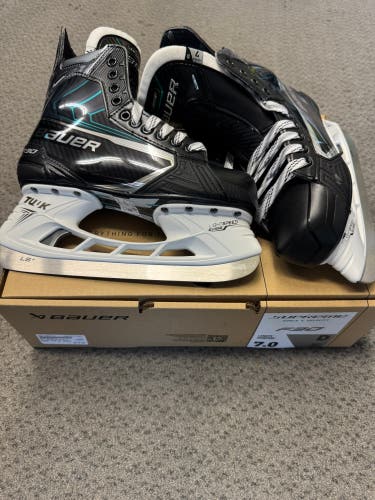 Bauer Supreme F30 Hockey Skates Regular Width 7 (New)