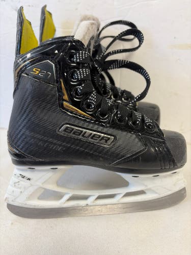 Black Bauer Supreme S27 Hockey Skates Regular Width 11 (Used)