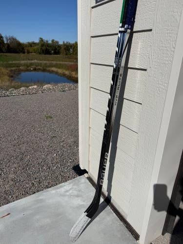 Intermediate Bauer Vapor Hyperlite Right Handed Hockey Stick P88 65 Flex Pro Stock (Used)