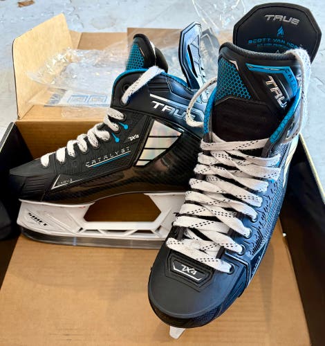 2024 True Catalyst 7x4 Hockey Skates Regular Width 9 (Used)