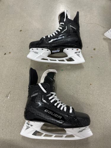 NHL Blackhawks 2022 Bauer Supreme Mach Hockey Skates Pro Stock 7 (Used)