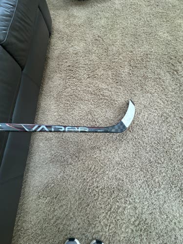 Senior Bauer Vapor Hyperlite 2 Right Handed Hockey Stick P92 87 Flex (Used)