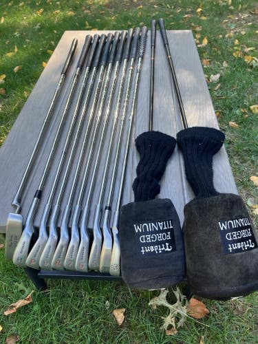 Nice Mens Complete Golf Club Set, Right Handed, Very Good Condition