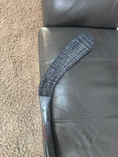 Senior Bauer Vapor Hyperlite Right Handed Hockey Stick P92 87 Flex (Used)