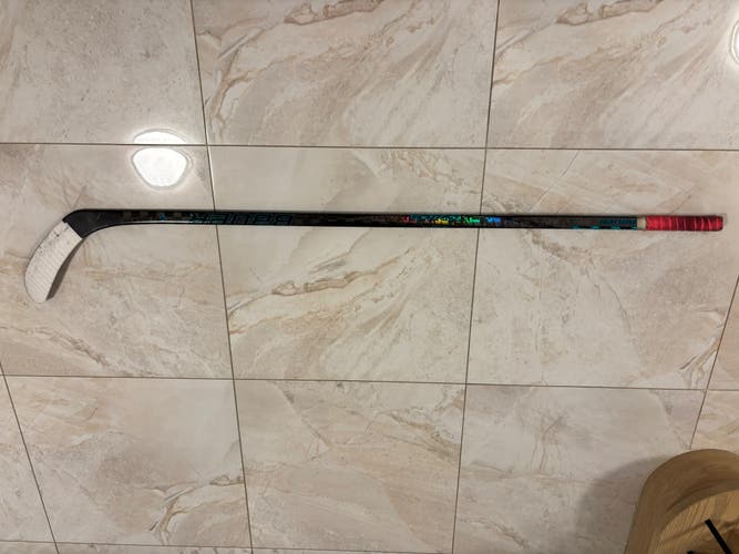Intermediate Bauer Twitch Right Handed Hockey Stick P28 65 Flex (Used)