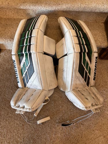 31" Vaughn Velocity VE8 Goalie Leg Pads (Used)