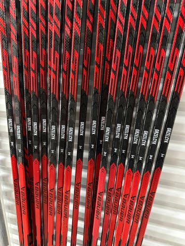 NHL Blackhawks Senior Bauer Pulse Left Hand Hockey Stick P28 87 Flex Pro Stock (Used)