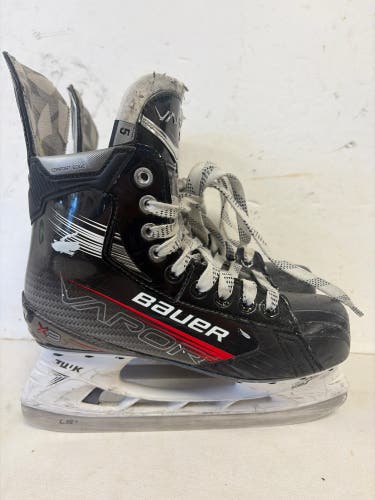 Black Bauer Vapor 3X Hockey Skates Regular Width Size 5 (Used)