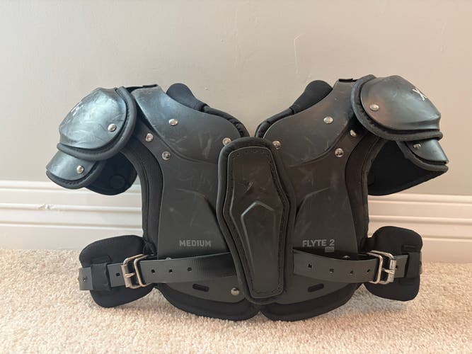 Medium Youth Xenith Flyte Shoulder Pads (Used)