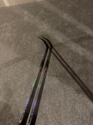 (2 pack) Senior CCM JetSpeed FT8 Pro Right Handed Hockey Stick P29 70 Flex (New)
