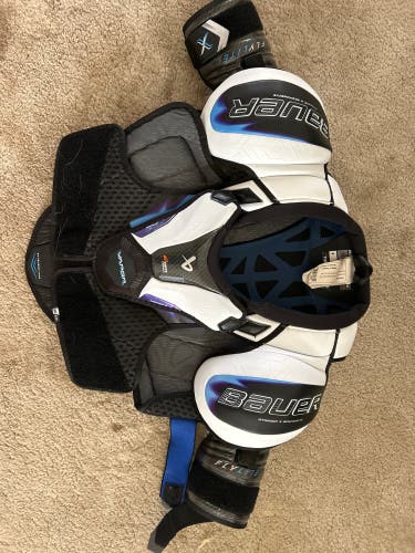 Used Medium Intermediate Bauer Vapor Flylite Shoulder Pads