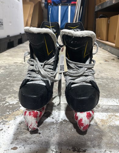 Junior CCM Super Tacks AS1 Hockey Skates Size 4 (Used)