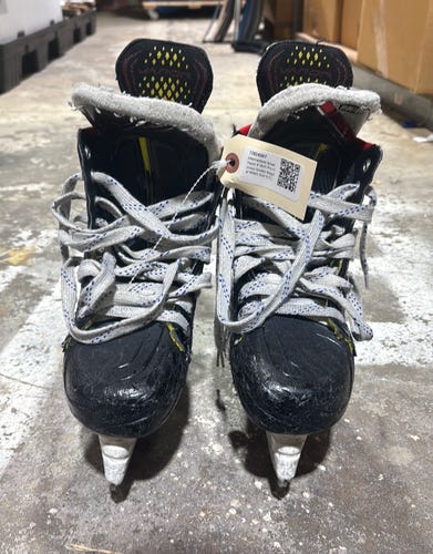 Intermediate Bauer Vapor X Shift Pro Hockey Skates Regular Width Size 4.5 (Used)