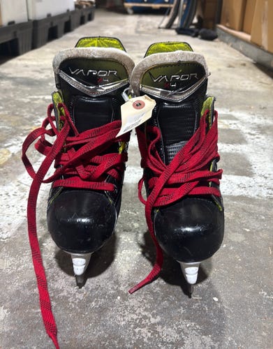 Youth Bauer Vapor X4 Hockey Skates 12 (Used)