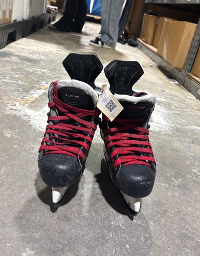 Junior CCM Ribcor 48K Pump Hockey Skates Size 2 (Used)
