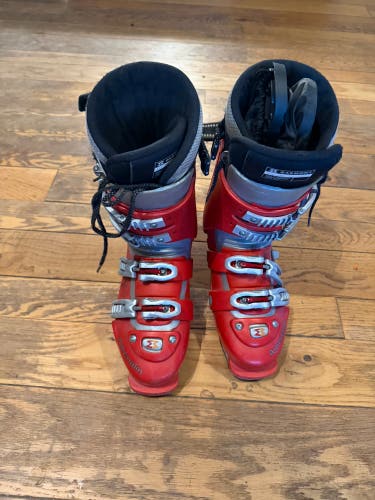 Mondo 26 & 26.5 Unisex Garmont Alpine Touring Ski Boots Soft Flex (Used)