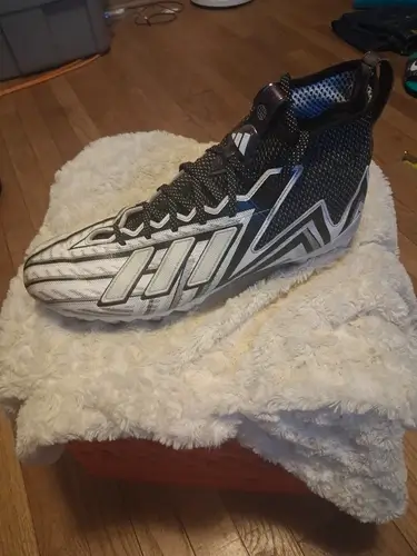 Adidas freak football cleats men's 13 m mid top spikes worn once