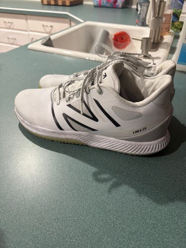 Men's Size M 12.0 (W 13.0) Adult New Balance Freeze 4.0 (Used)