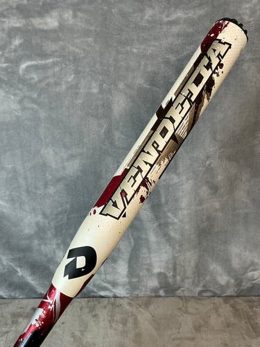 White DeMarini Vendetta C6 Bat (-12) Composite 21 oz 33" (Used)