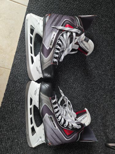 Black/Gray Bauer Vapour x60 Hockey Skates Regular Width 9 (Used)