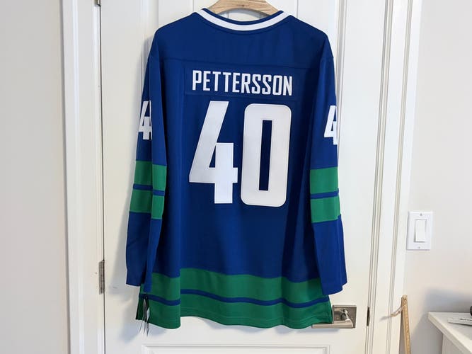 BNWT Authentic Fanatics Vancouver Canucks Elias Pettersson Womens Jersey 3XL