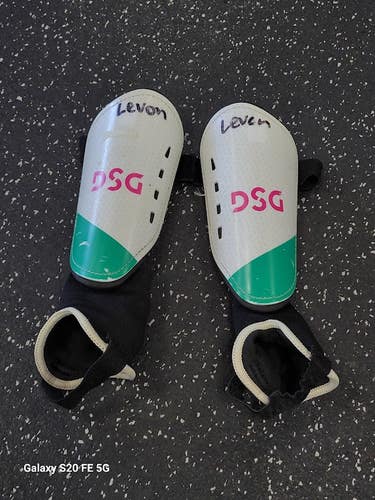 Used Dsg Soccer Shin Guards Junior White LG 11849-S000044082
